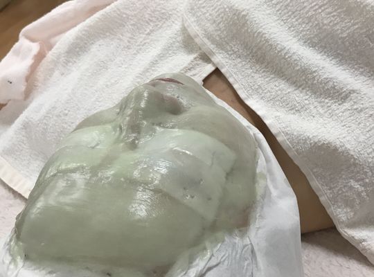 パラフィンパック施術中